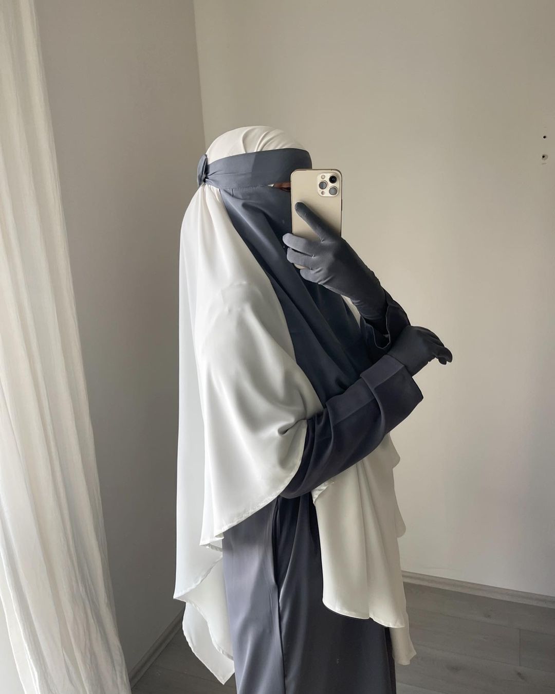 Essential Abaya mit Taschen - Grau