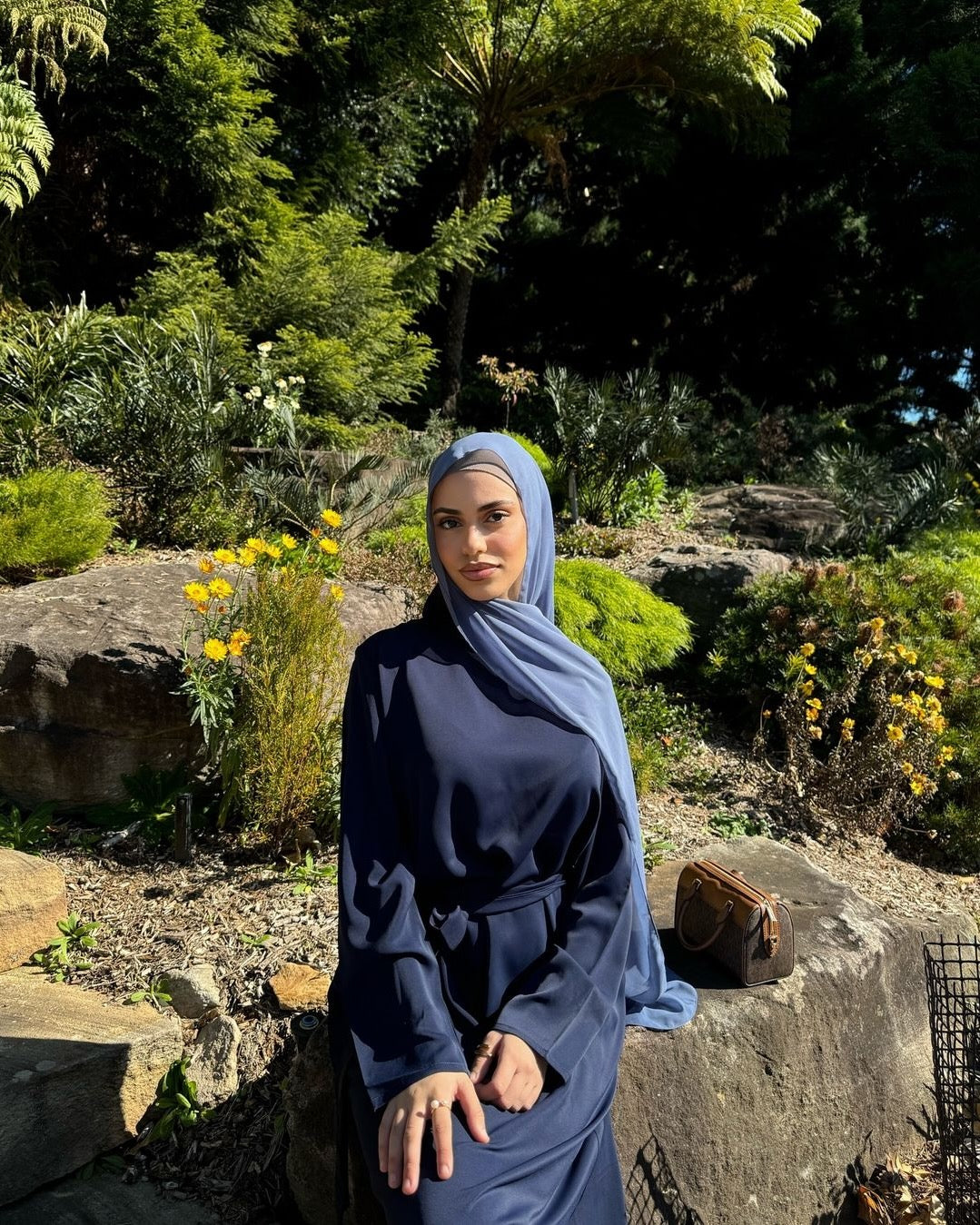 Essential Abaya mit Taschen - Marineblau