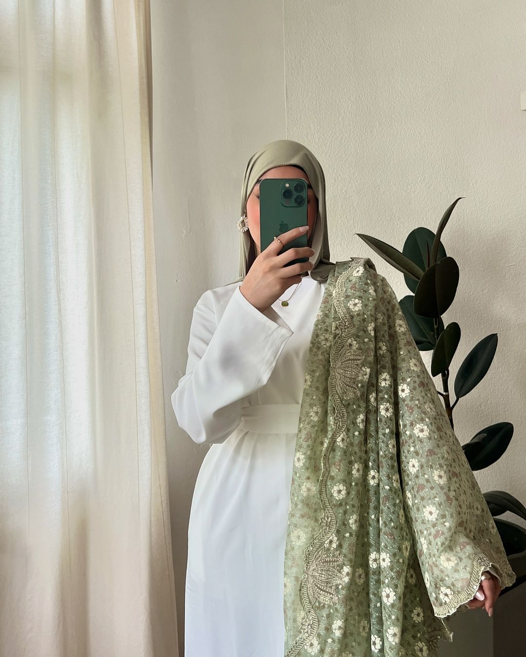 Essential Abaya mit Taschen - Weiß