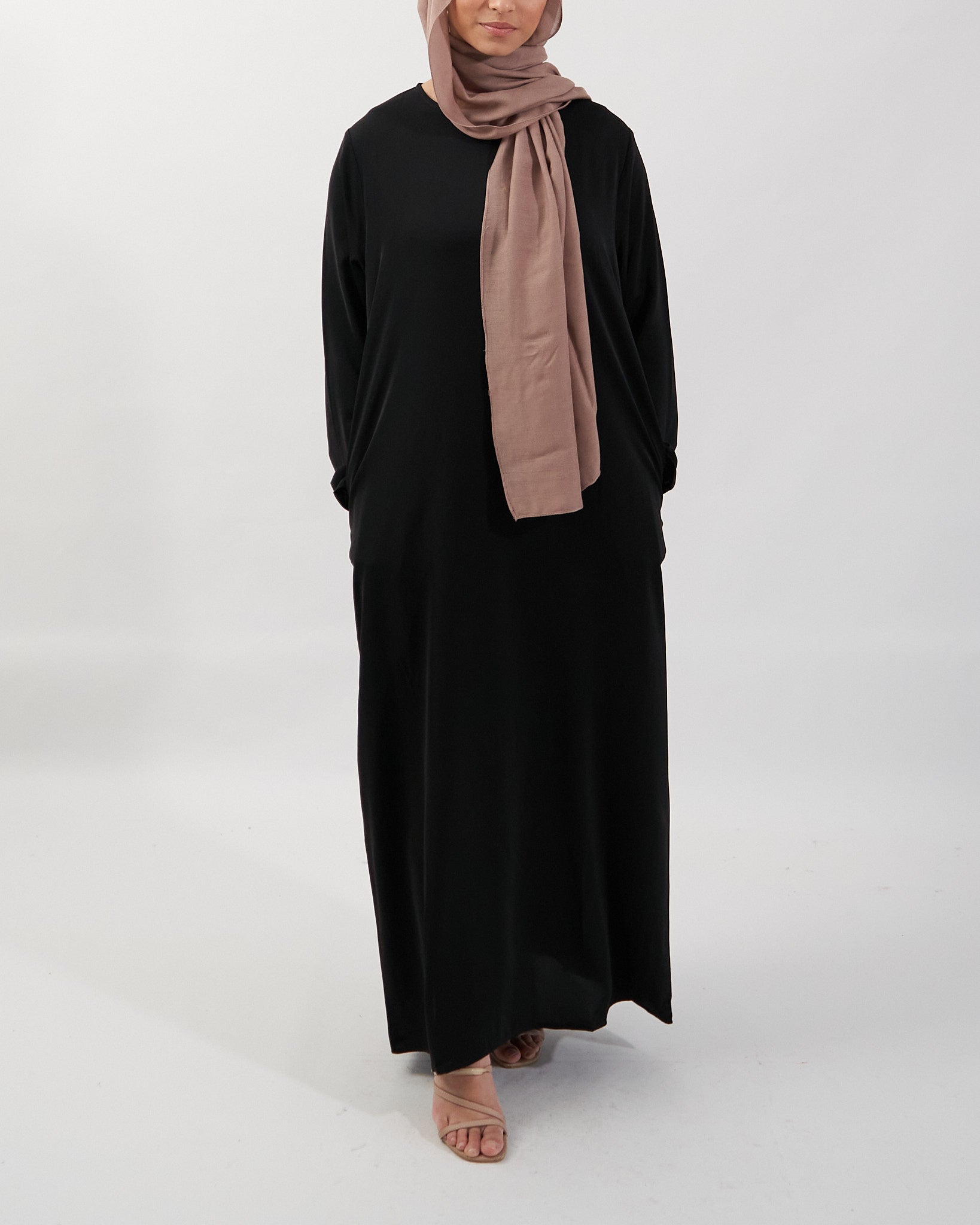 Essential Abaya mit Taschen - Schwarz