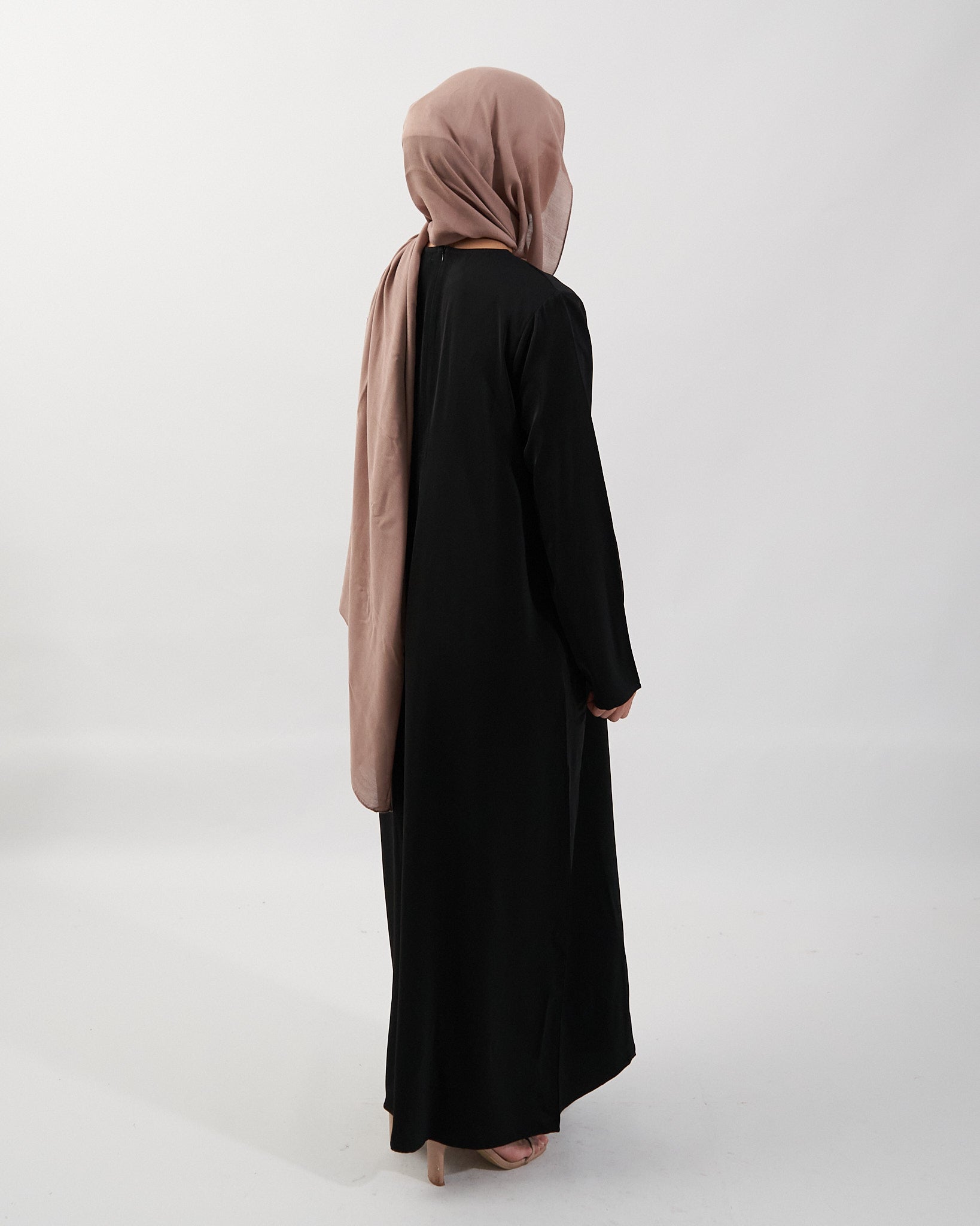 Essential Abaya mit Taschen - Schwarz