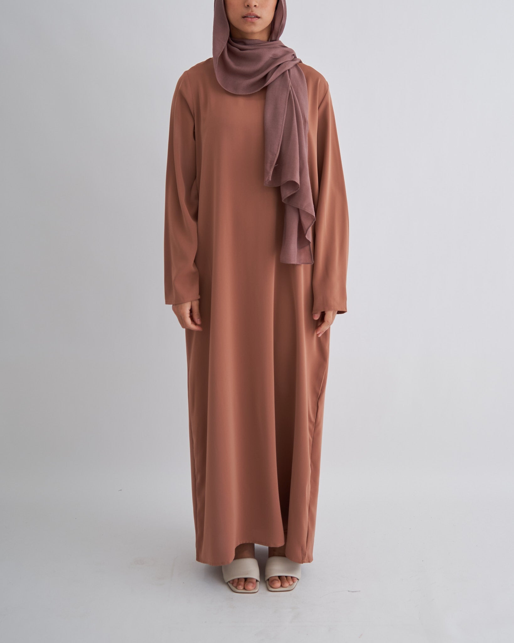 Essential Abaya mit Taschen - Braun