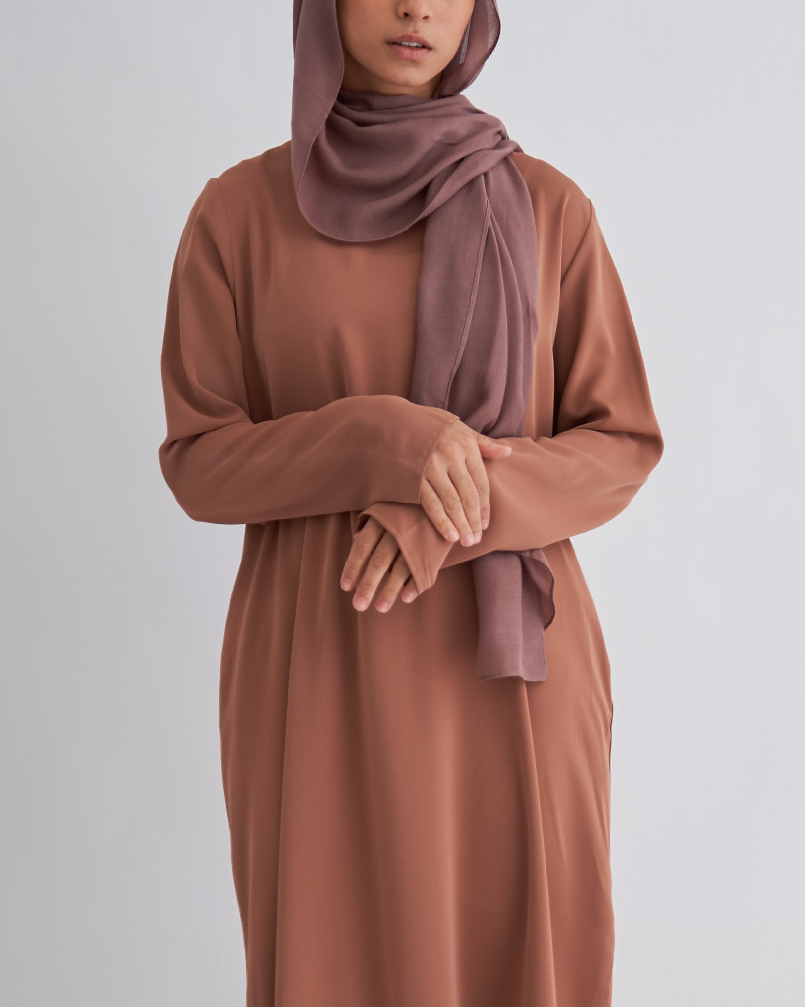 Essential Abaya mit Taschen - Braun