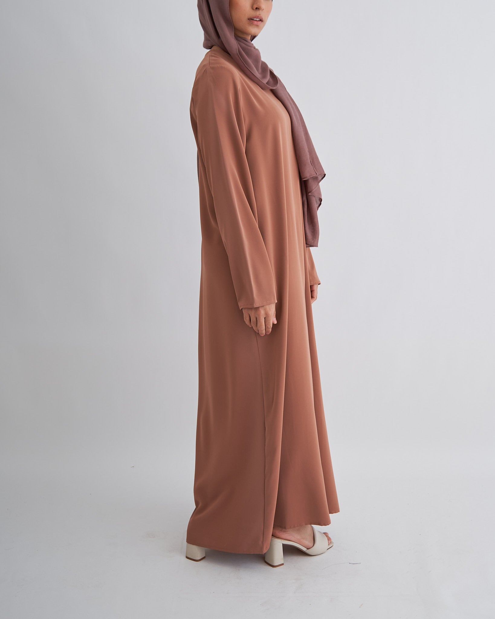 Essential Abaya mit Taschen - Braun