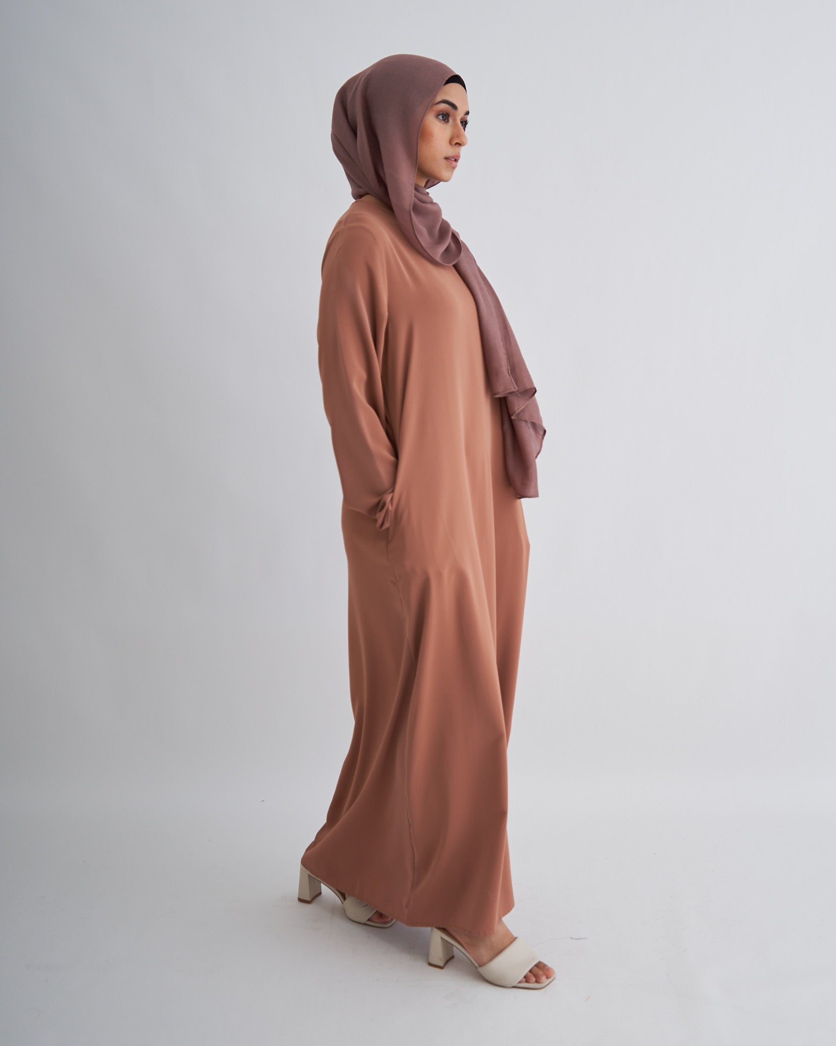 Essential Abaya with Pockets - Brown