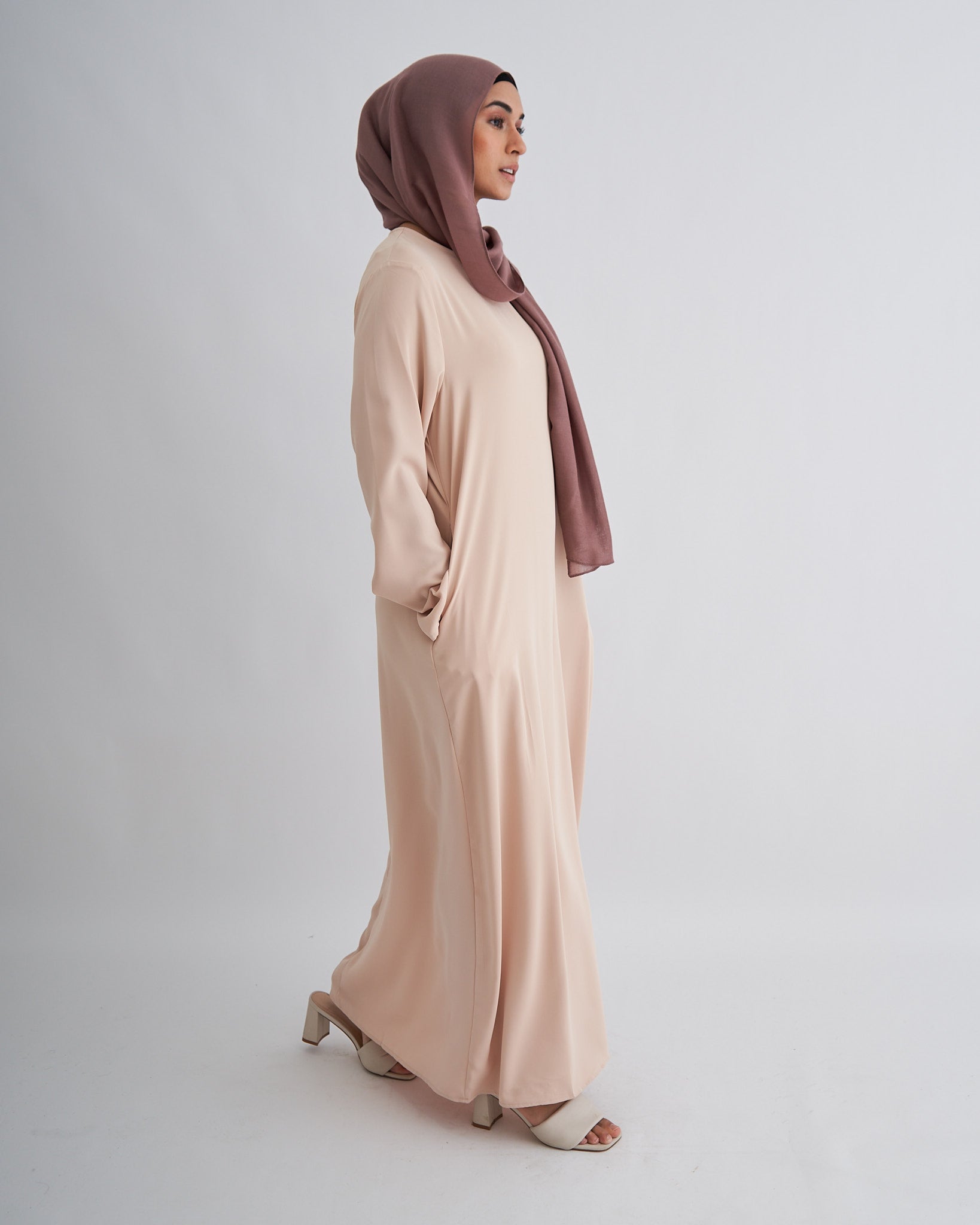 Essential Abaya mit Taschen - Creme