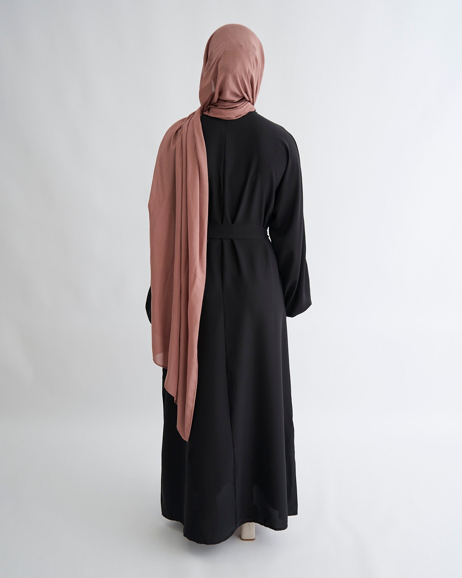 Essential Abaya mit Manschetten - Schwarz