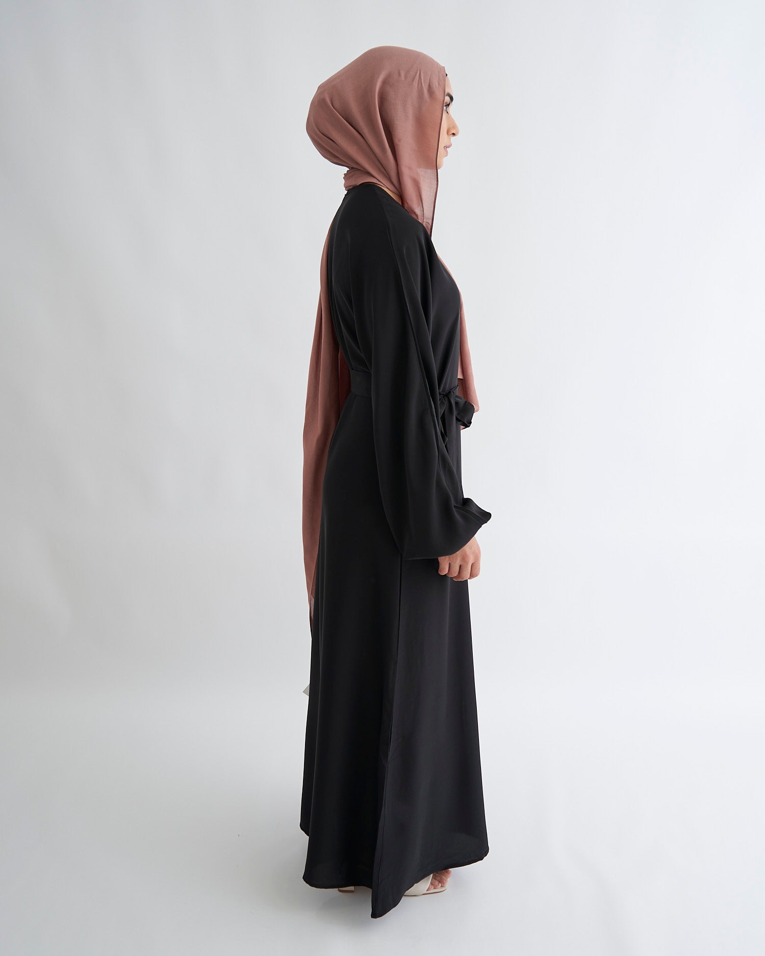 Essential Abaya mit Manschetten - Schwarz