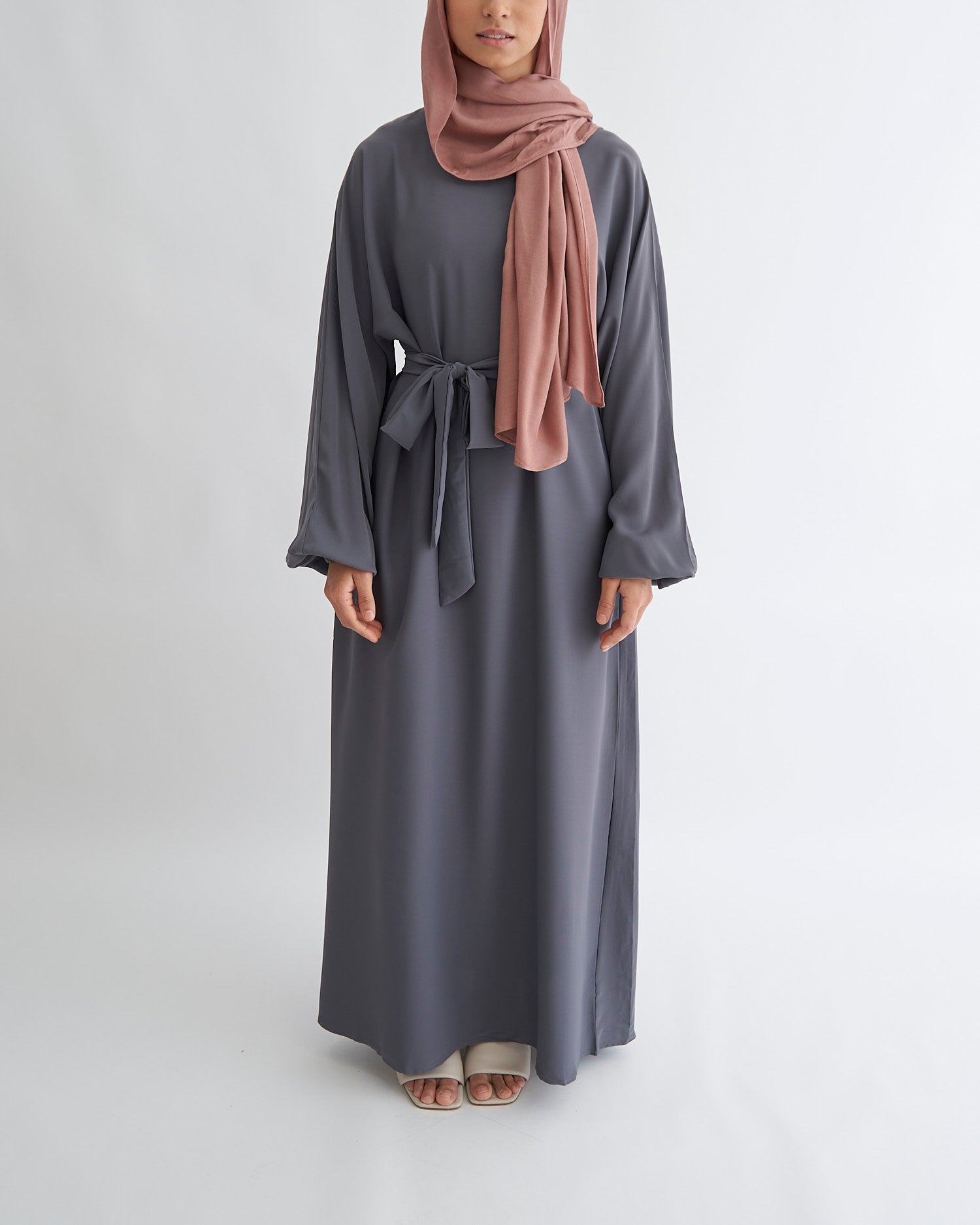 Essential Abaya mit Manschetten - Grau