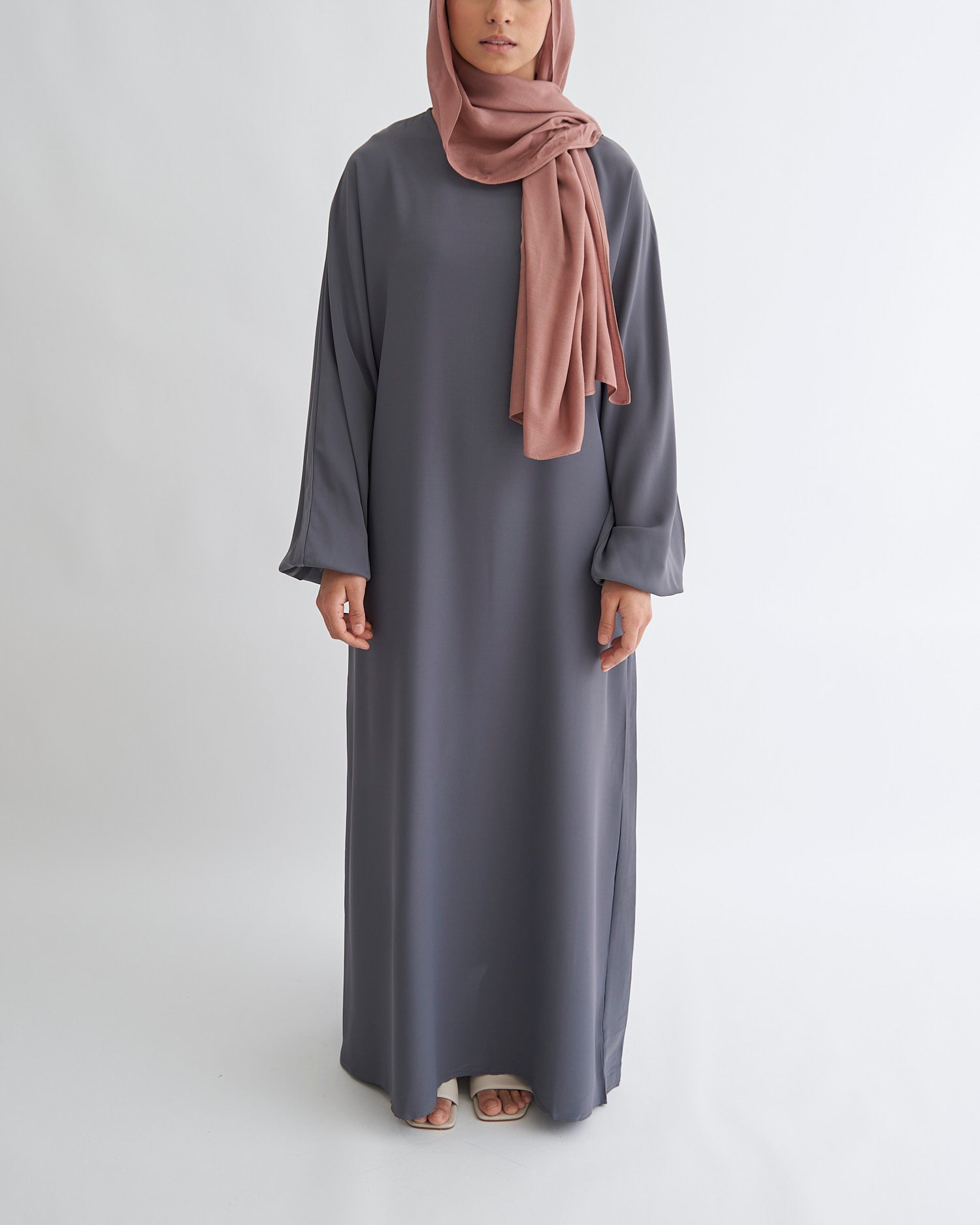 Essential Abaya mit Manschetten - Grau