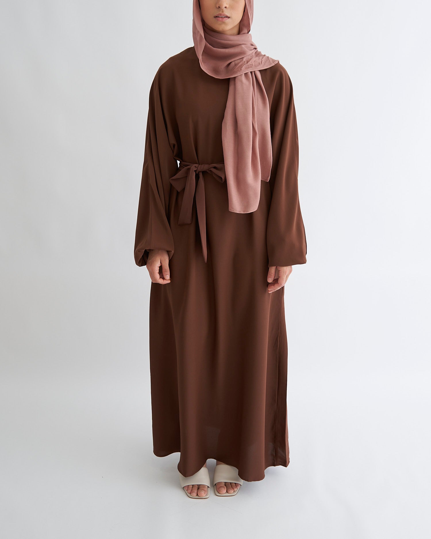 Essential Abaya mit Manschetten - Kaffee