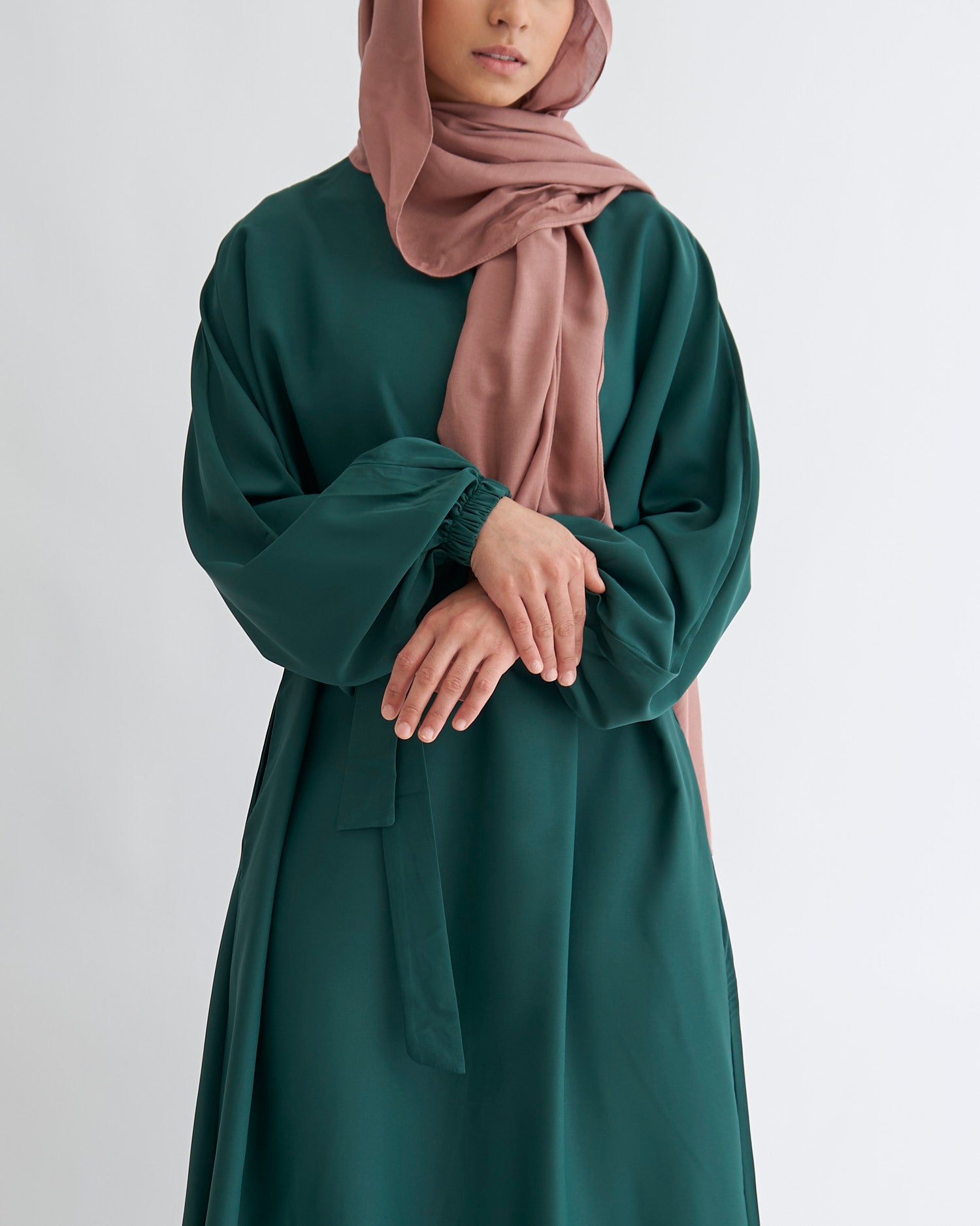 Essential Abaya mit Manschetten - Smaragdgrün