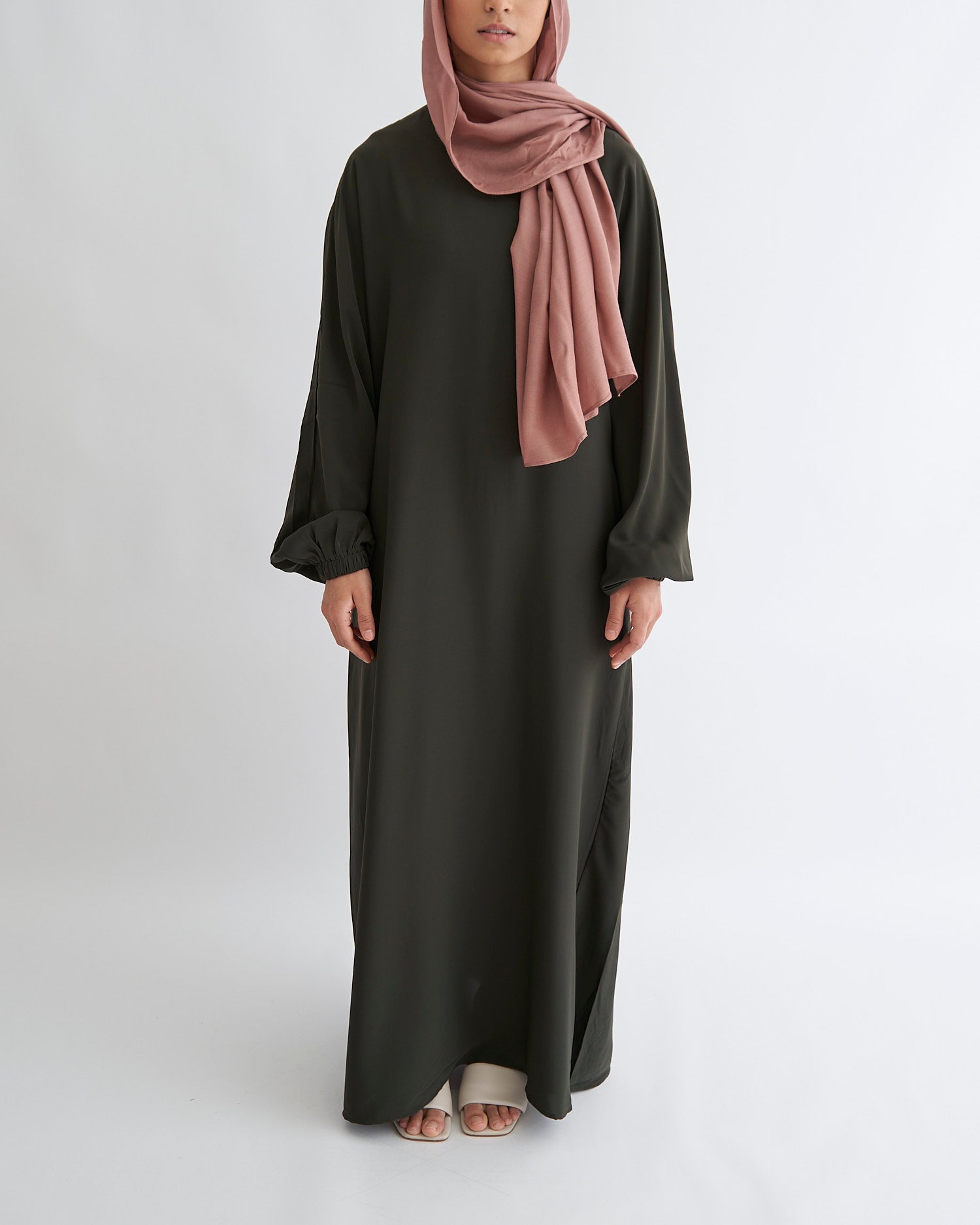 Essential Abaya mit Manschetten - Khaki