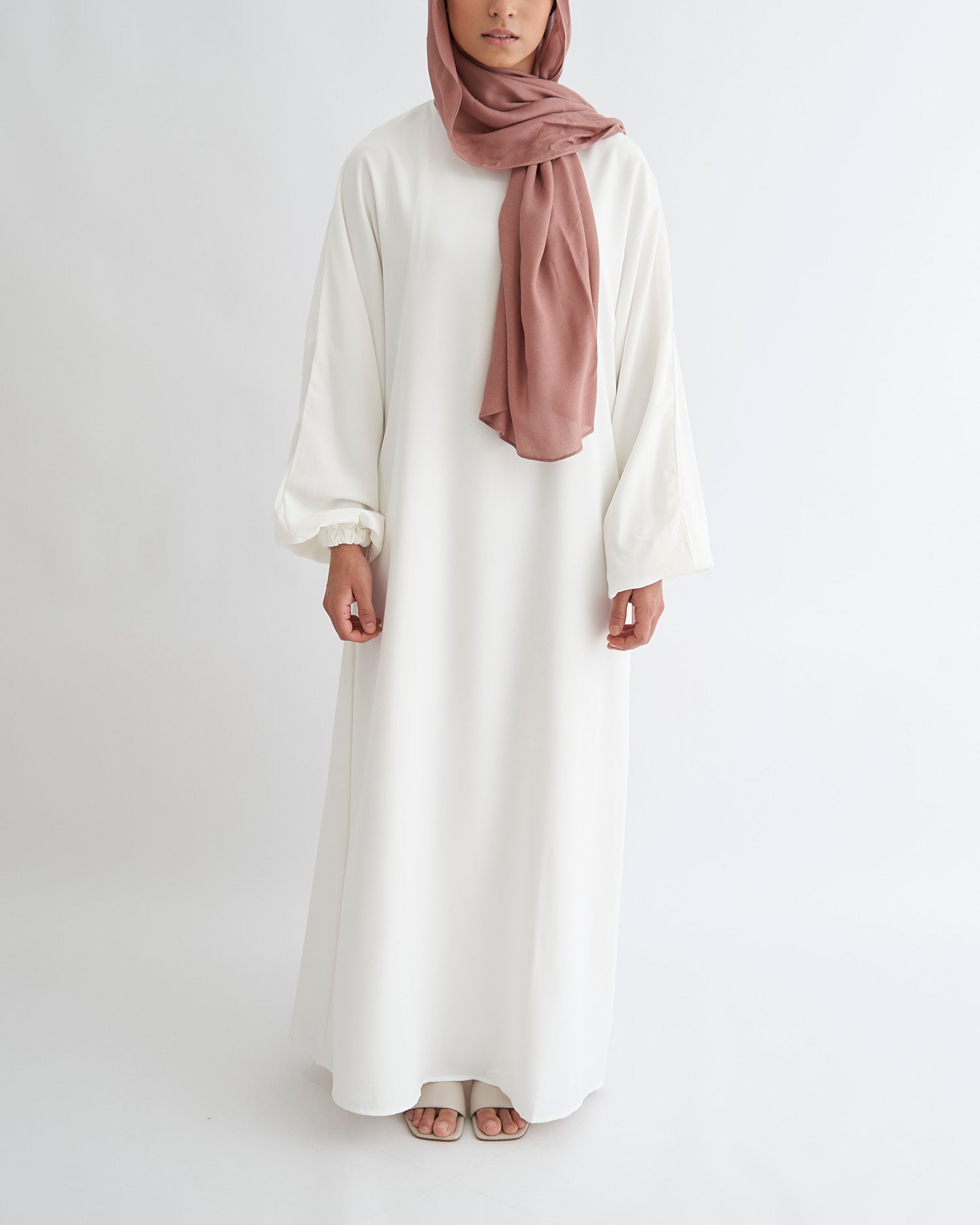 Essential Abaya mit Manschetten - Weiß