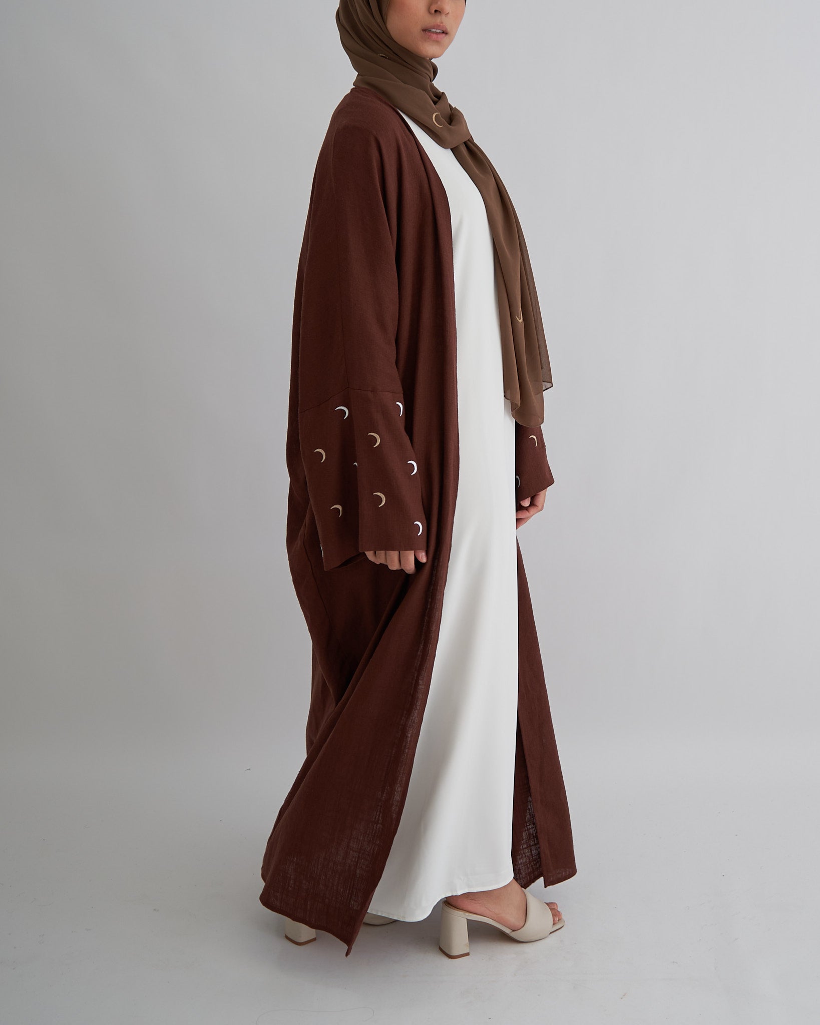 Moon Leinen-Abaya mit Hijab – Kaffee