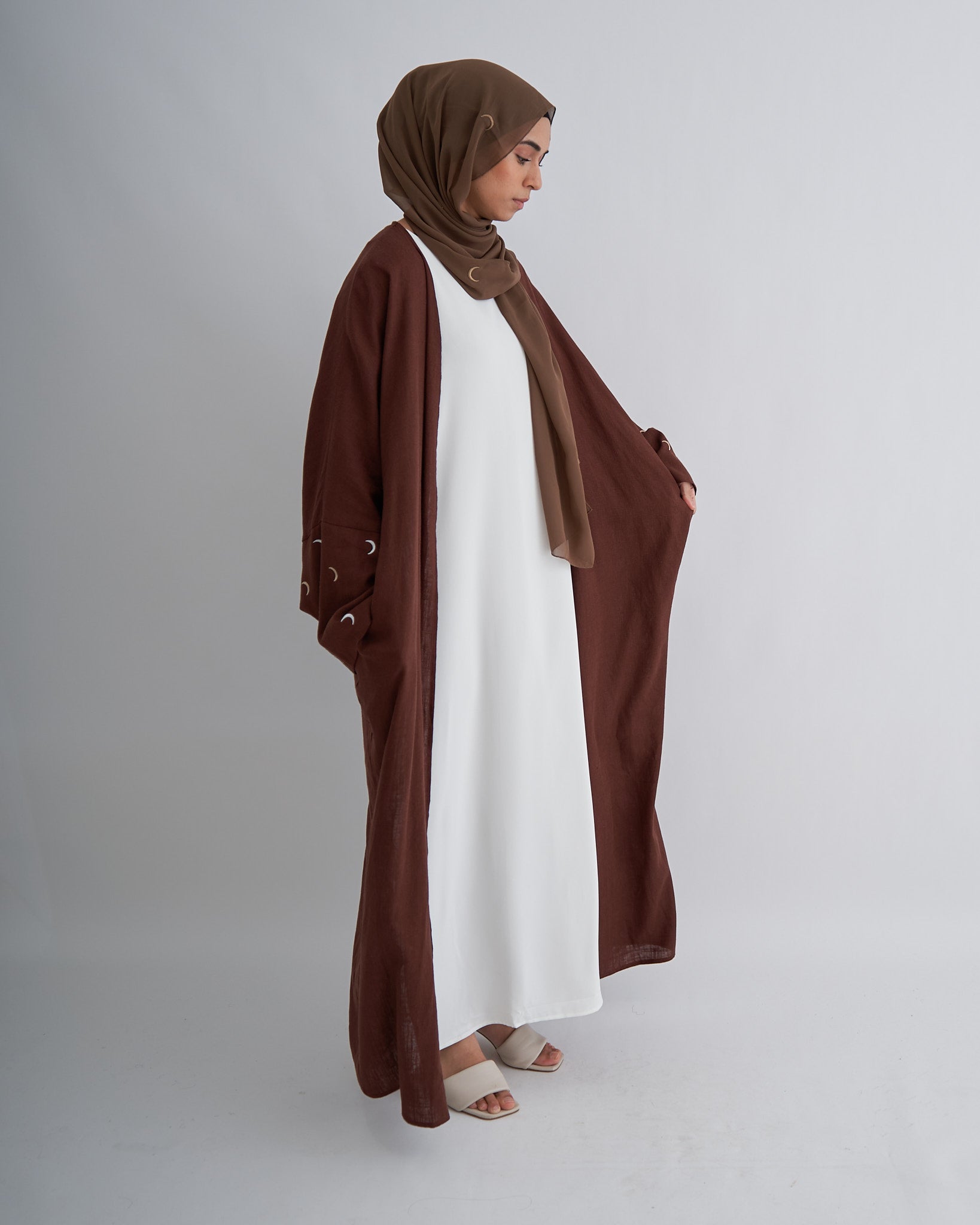 Moon Leinen-Abaya mit Hijab – Kaffee