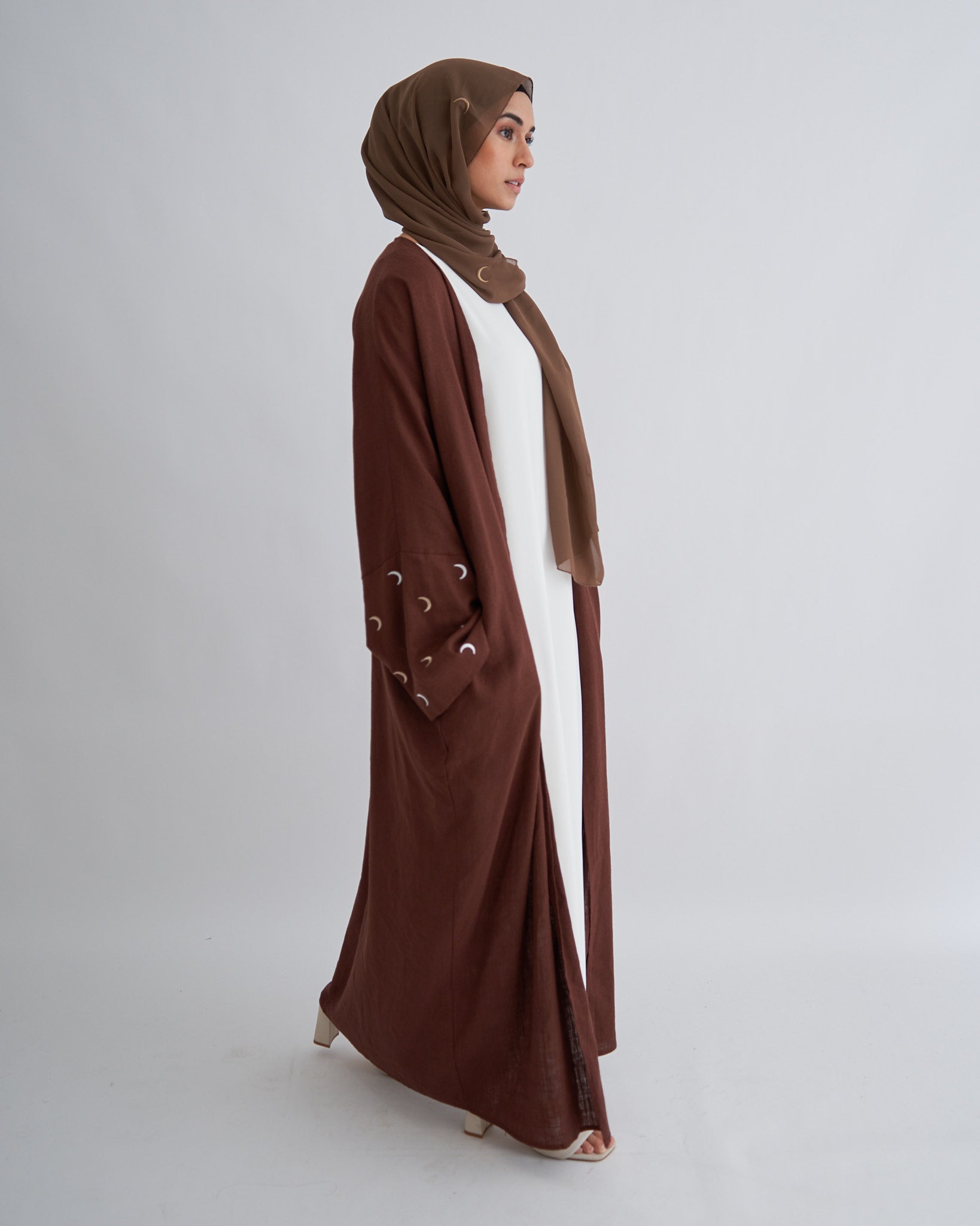 Moon Leinen-Abaya mit Hijab – Kaffee